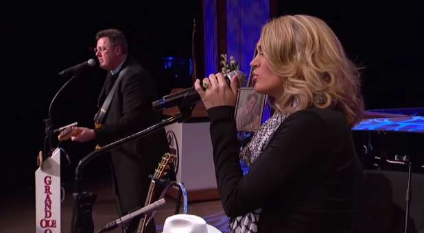 Vince Gill and Carrie Underwood pay tribute to Jimmy Dickens.