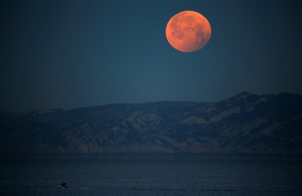 Reuters Blood Moon 1