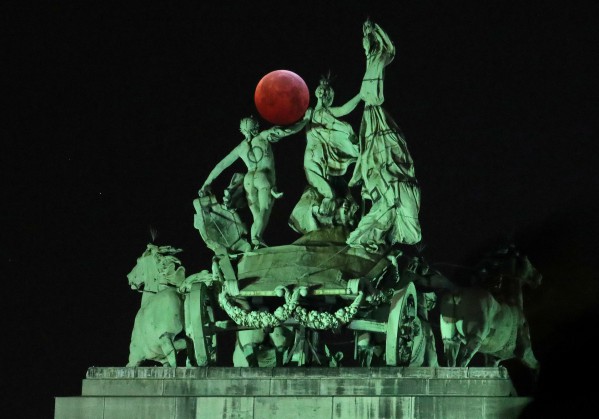 Reuters Blood Moon Belgium 2