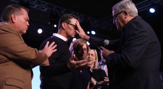 Glenn Burris Jr. prays over Randy Remington.